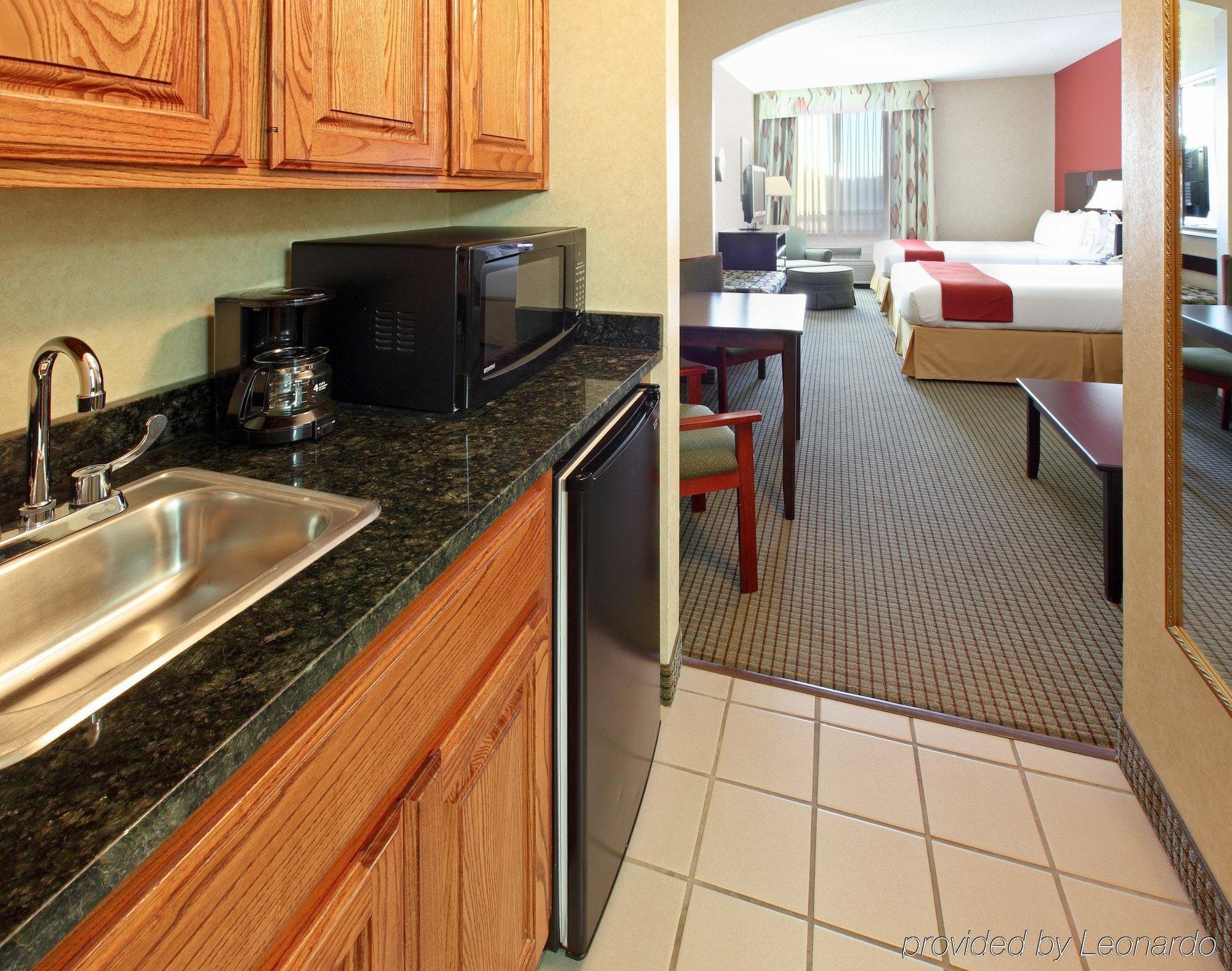 Holiday Inn Express Hotel & Suites Harrison Oda fotoğraf